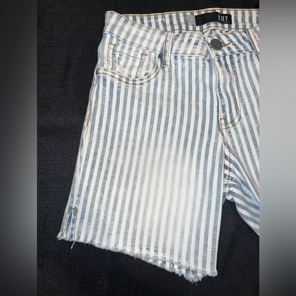 KUT from the Kloth Sophia Shorts with Frey Hem in Journal Wash - Picture 5 of 9